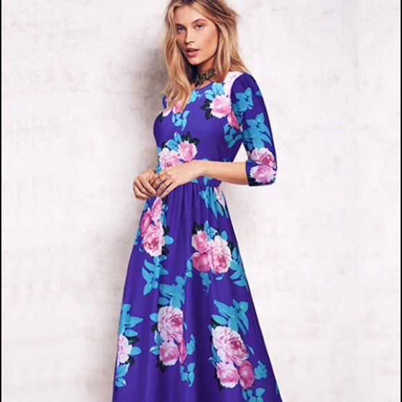 Dresses & Skirts - Blue floral maxi dress