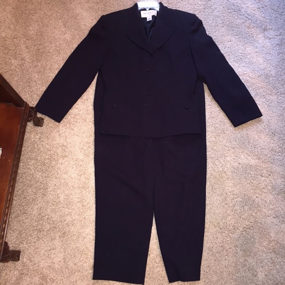 Gorgeous navy suit