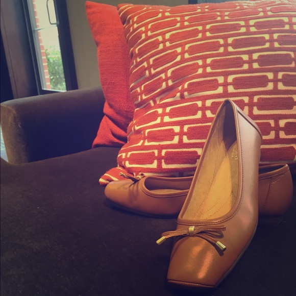 Naturalizer tan flats, size 8 W