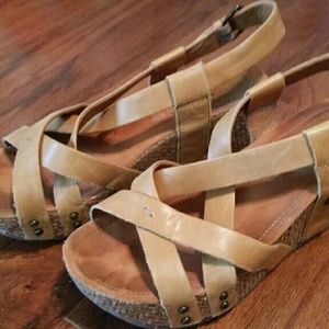 Bussola camel wedge size 8