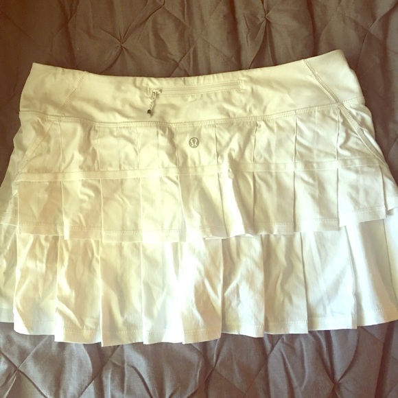 White pleated lululemon tennis skirt 🎾🎀