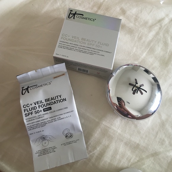 It Cosmetics CC Veil Fluid Foundation with Holder