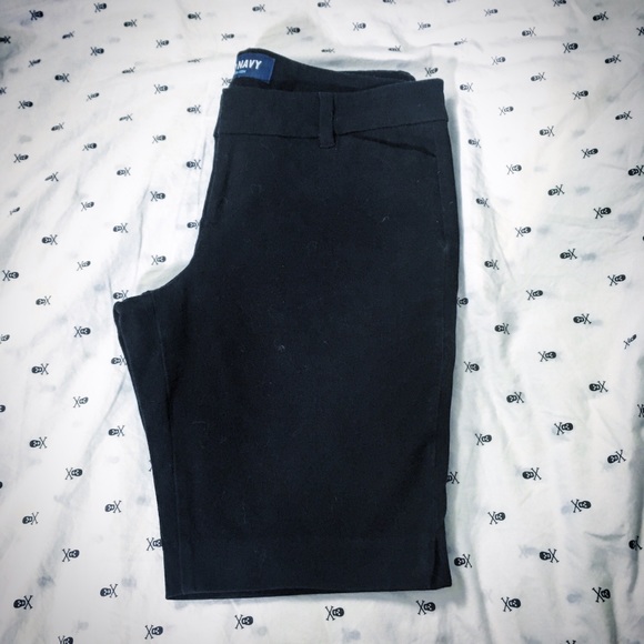 Old Navy Black Bermuda - Picture 1 of 3