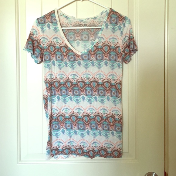 Native print v-neck t-shirt - Picture 1 of 4