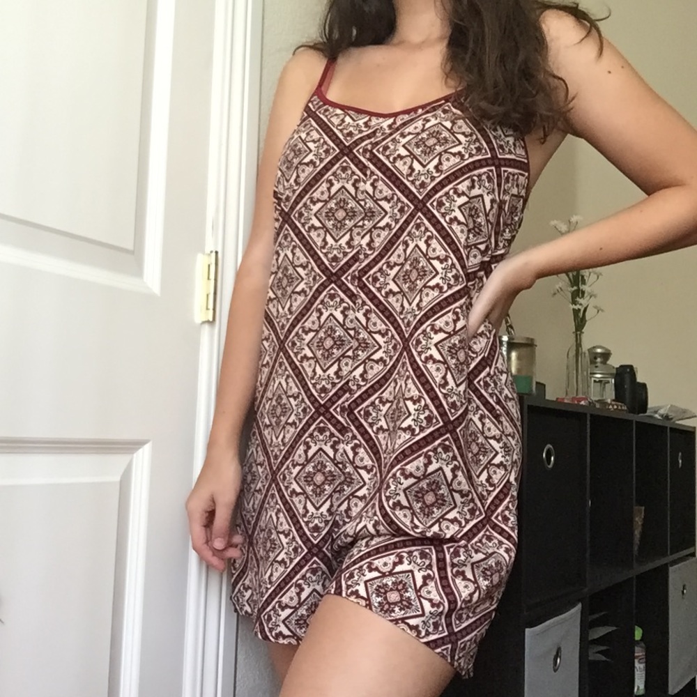 Burgundy printed romper 🥀