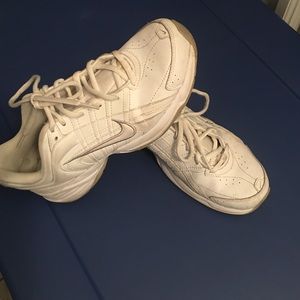 Nike women's tennis shoes