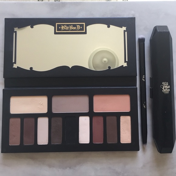 KAT VON D SHADE + LIGHT EYE PALETTE