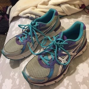 Asics walking/running shoes {last chance}