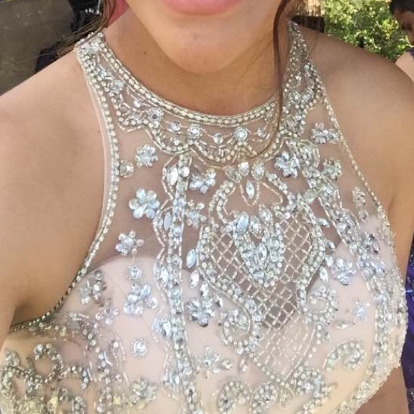 Beautiful prom dress!!