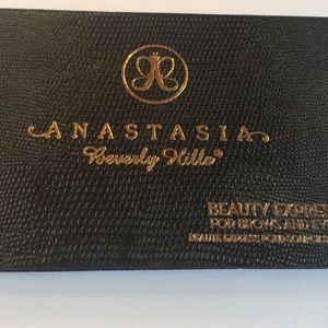 Anastasia Beverly Hills Makeup - Anastasia Brow & Eye palette Anastasia Beverly Hills Makeup - Anastasia Brow & Eye palette
