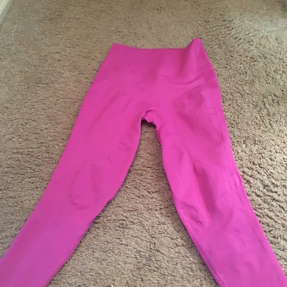 Size 6 lululemon zone in crops