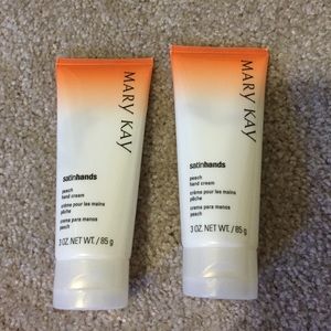 Mary Kay satin hands peach