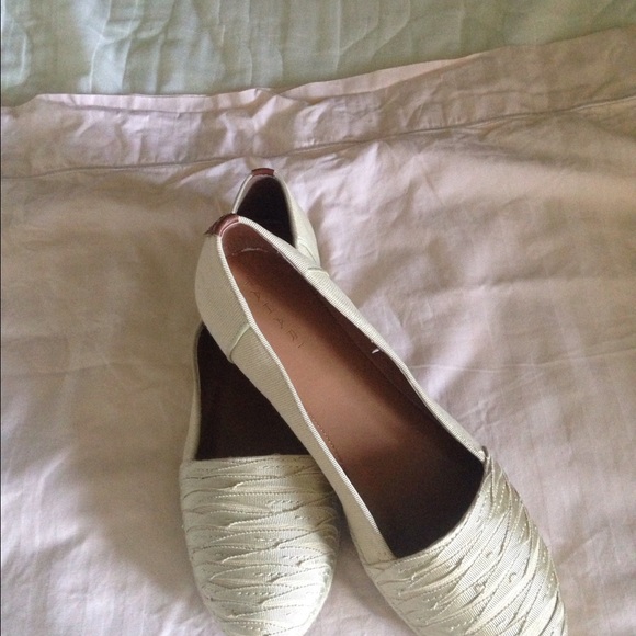 TAHARI Casual Slip-on Shoes