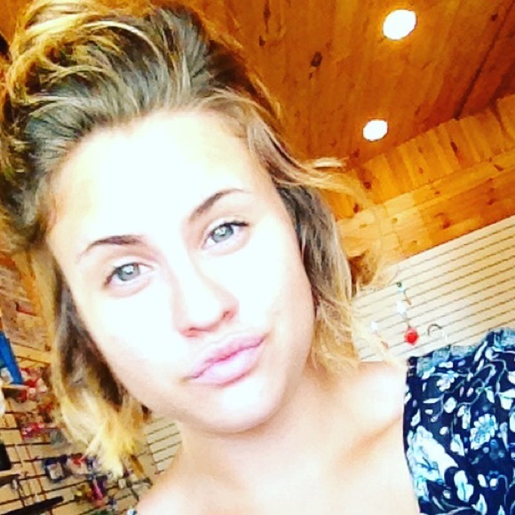 Meet your Posher, Katy - Picture 1 of 1