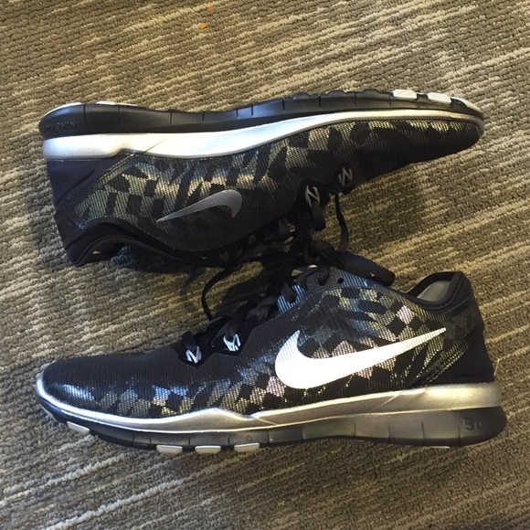 (NWT) Nike Free 5.0 Sneakers