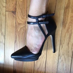 Strappy Closed Toe Heel