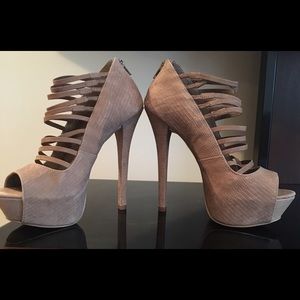 STEVE MADDEN Platform Strappy Heels Size 8