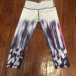 Lululemon crops size 4