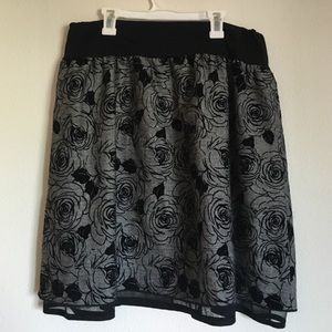 Minimal floral print skirt with stretch waist band