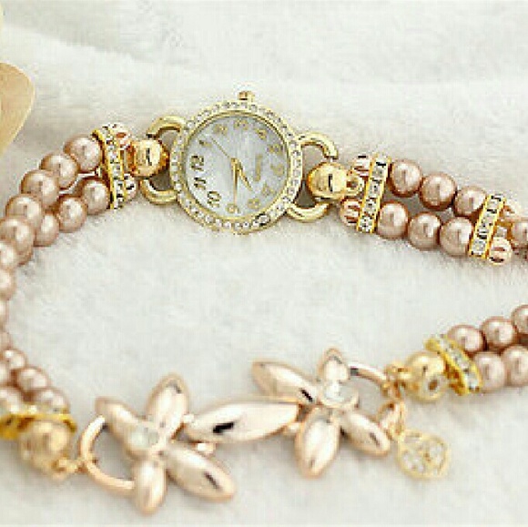 boutique  Jewelry - LAST 1 FASHION Golden Flower Pearl Chain