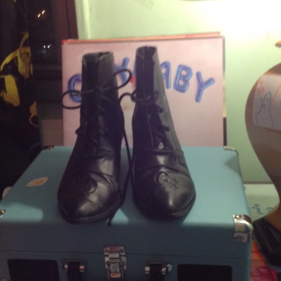 Witchy Fall YRU pointy toed boots