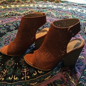 Cognac booties size 7