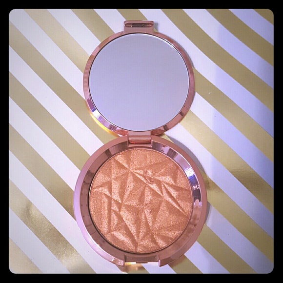 Becca Shimmering Skin Perfector Pressed- Rose Gold
