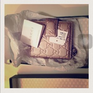 SOLD Limited edition Gucci wallet in "New Mauve"