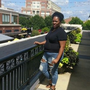 Meet your Posher, Deletha