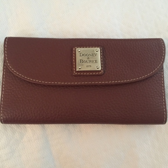 Dooney & Bourke wallet