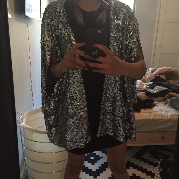 STEVE MADDEN SILVEE SEQUIN CAPE