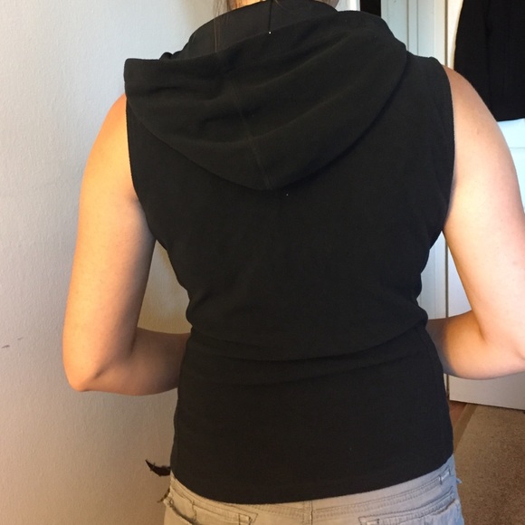 Vest - Picture 2 of 4