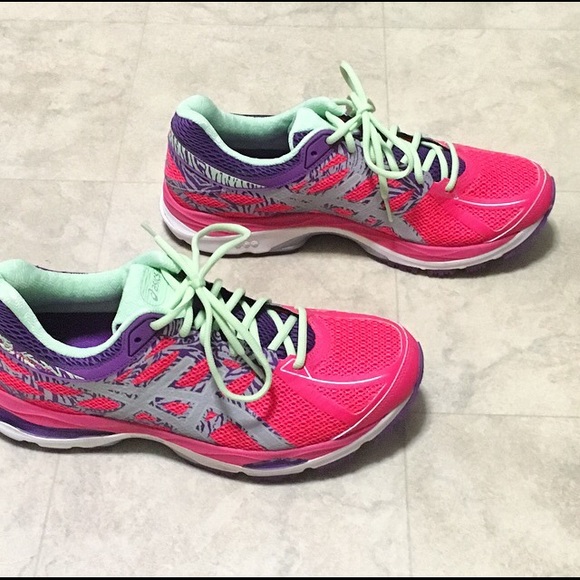 Final Sale!  Pink Asics Gel Cumulus 17