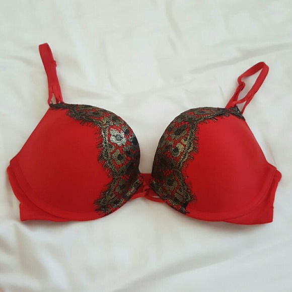 Victoria's secret 32C bombshell bra
