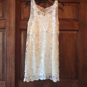 White lace sleeveless dress