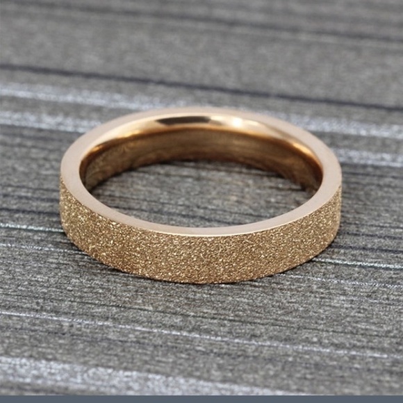 Jewelry - Beautiful Gold Plated Band Size 8