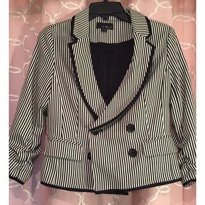 Black and white striped fitted blazer, 3/4 sleeve