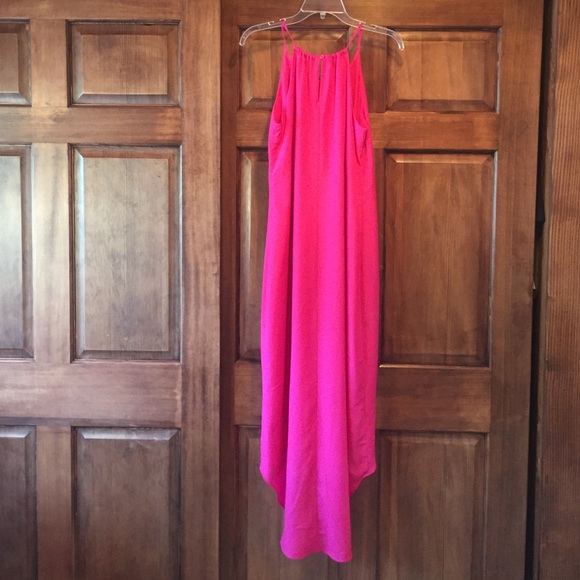 Hot pink high to low flowy dress - Picture 3 of 3