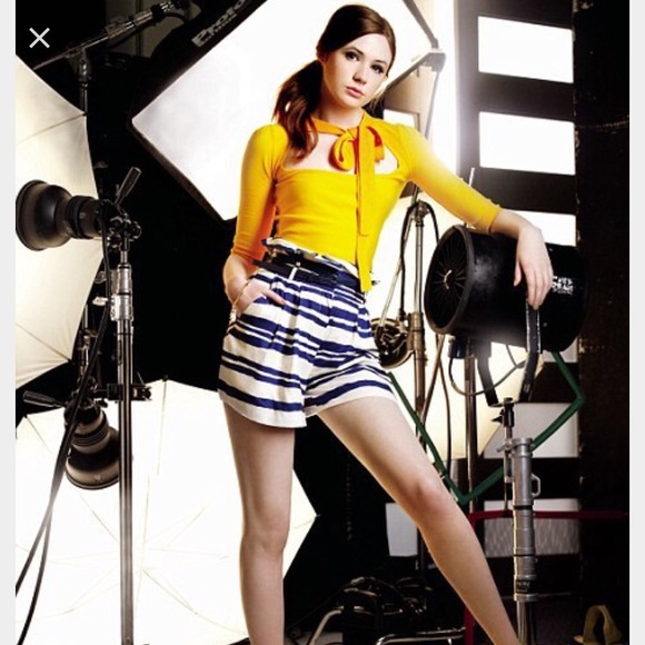 Reiss Angular Tulip Skirt with pockets, Sz 4 - Picture 3 of 3