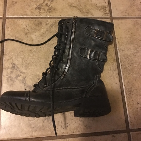 Combat boots
