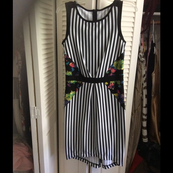 Adorable sheath dress!