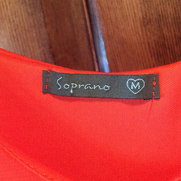 Coral high to low flowy dress - Picture 2 of 3