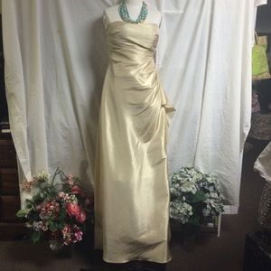 Bill Levkoff cream Color silk gown . Size 8