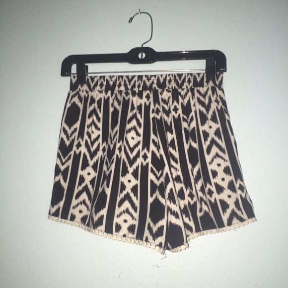 Loose Fitting Print Shorts - Picture 2 of 2