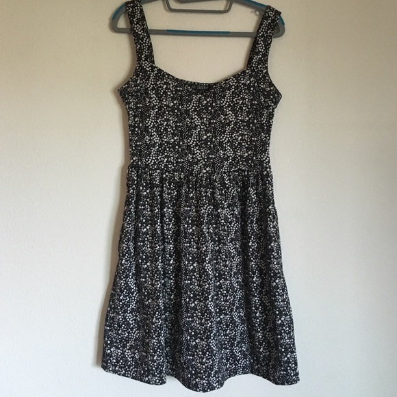 Boutique floral black + white dress W/ POCKETS🙌🏼