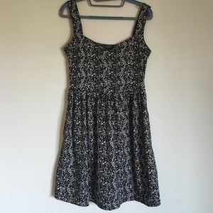 Boutique floral black + white dress W/ POCKETS🙌🏼