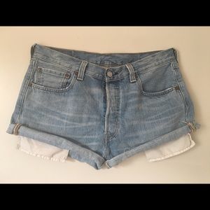 Levis 501 cut off shorts
