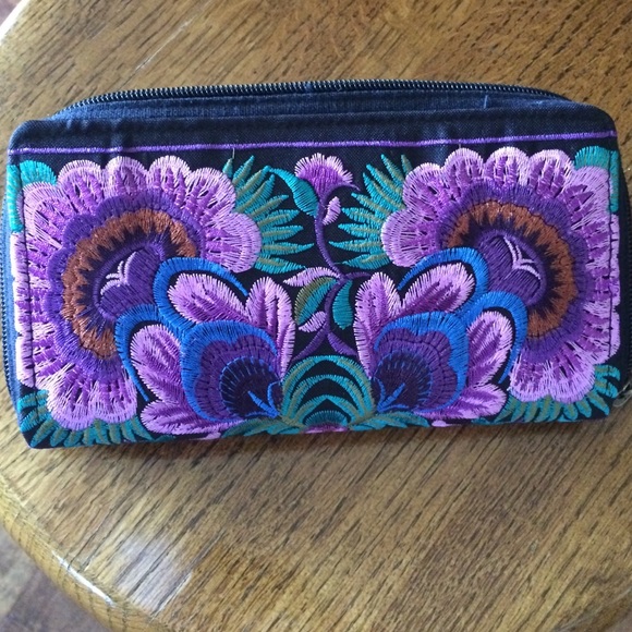 Brand new beautifully stitched ladies clutch.