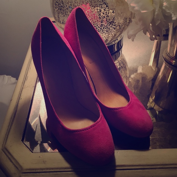 JCrew Fuchsia suede pumps. Great condition.