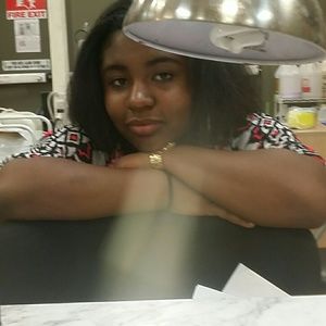 Meet your Posher, Manola